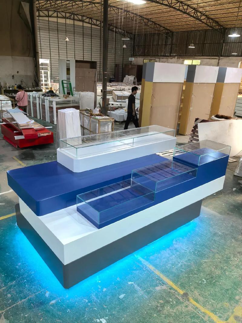 匠心定制，點亮商業空間 工廠展廳與商鋪陳列柜的藝術